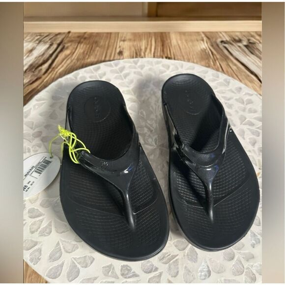 NWT OOFOS Oolala Recovery Slip On Flip Flops Women's Sandals Size 6 – Black - Picture 4 of 12
